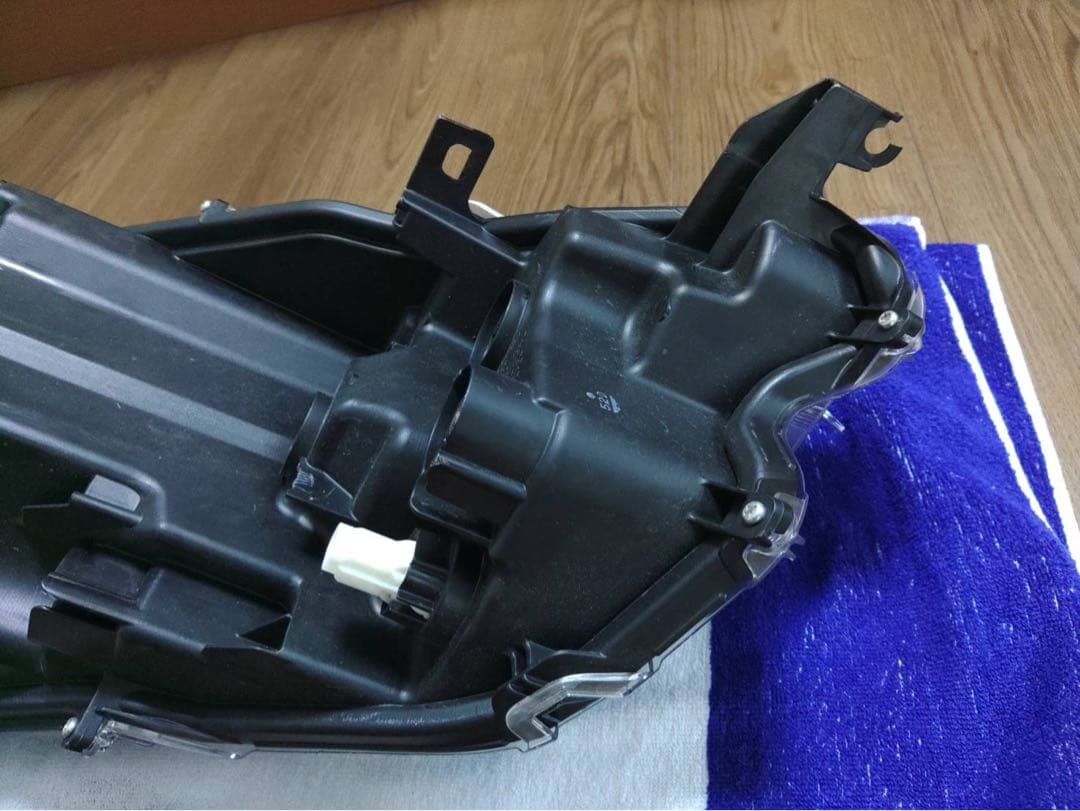 トヨタ　ヤリス MXPA10 左　ヘッドライト　KOITO K0-1