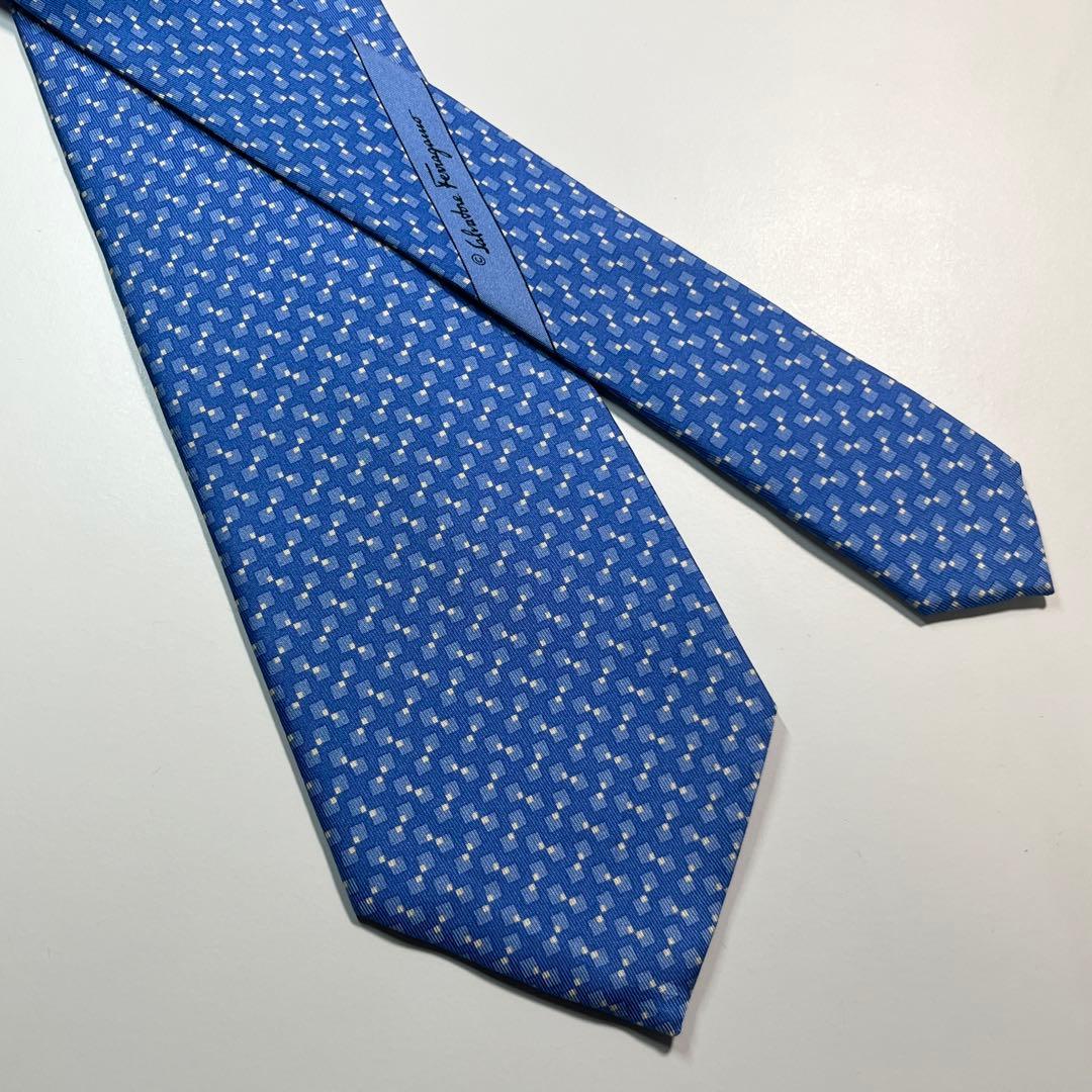 ✨美品✨ Salvatore Ferragamo フェラガモ　ネクタイ
