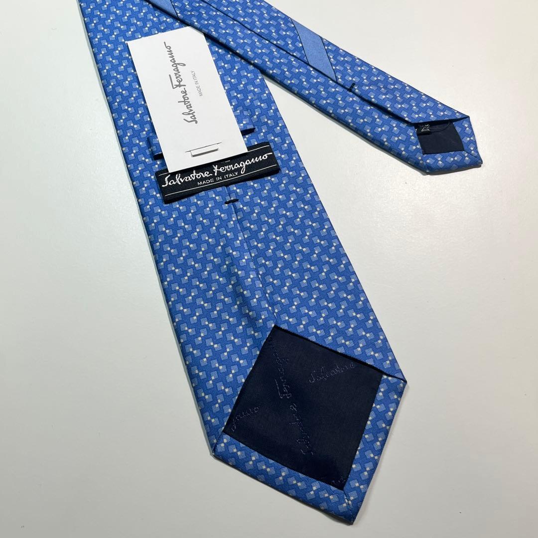 ✨美品✨ Salvatore Ferragamo フェラガモ　ネクタイ