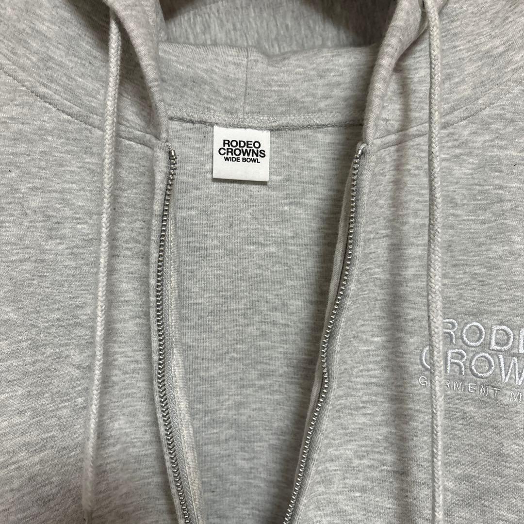 RODEO CROWNS BOWL☆新品エンボスBIGZIPパーカー