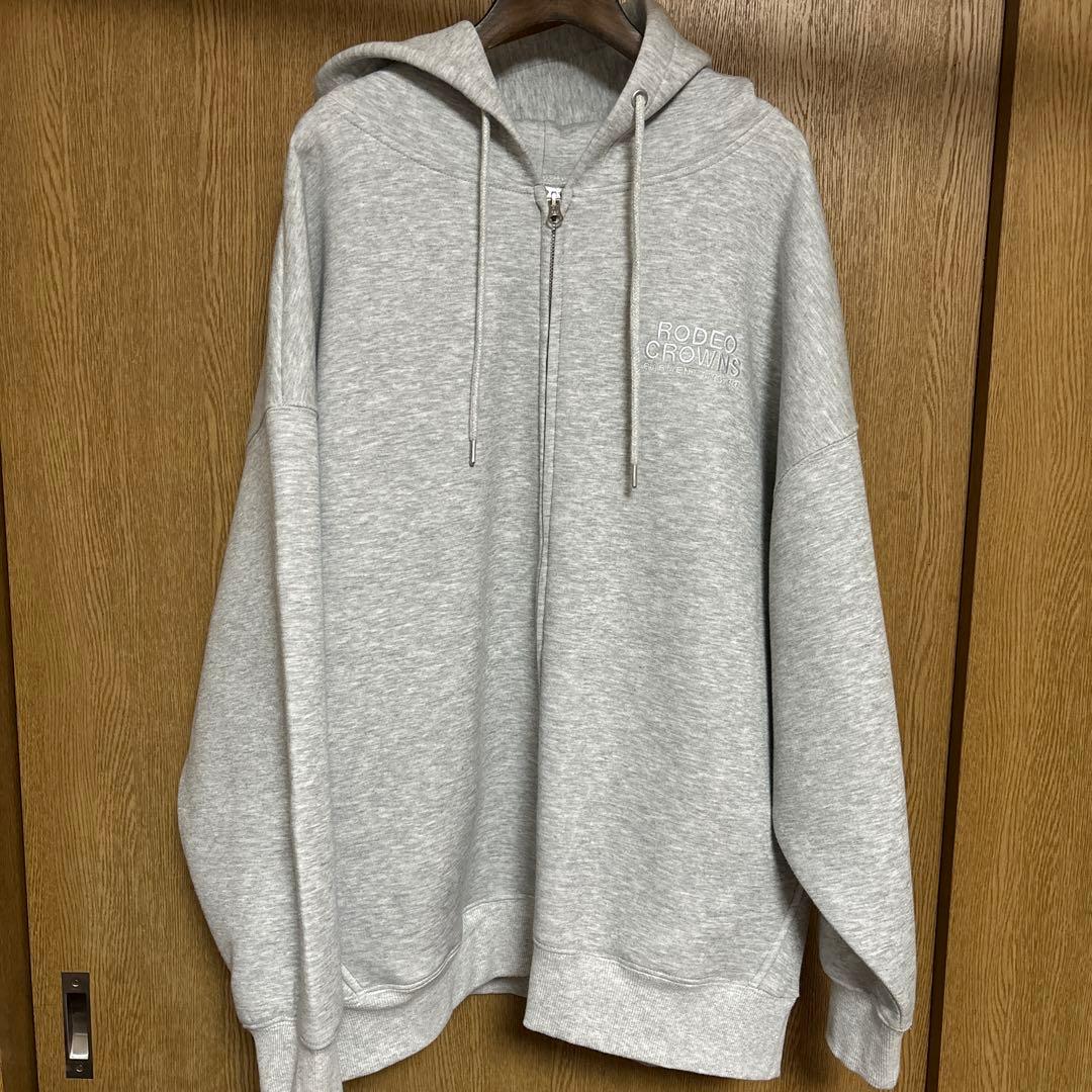 RODEO CROWNS BOWL☆新品エンボスBIGZIPパーカー