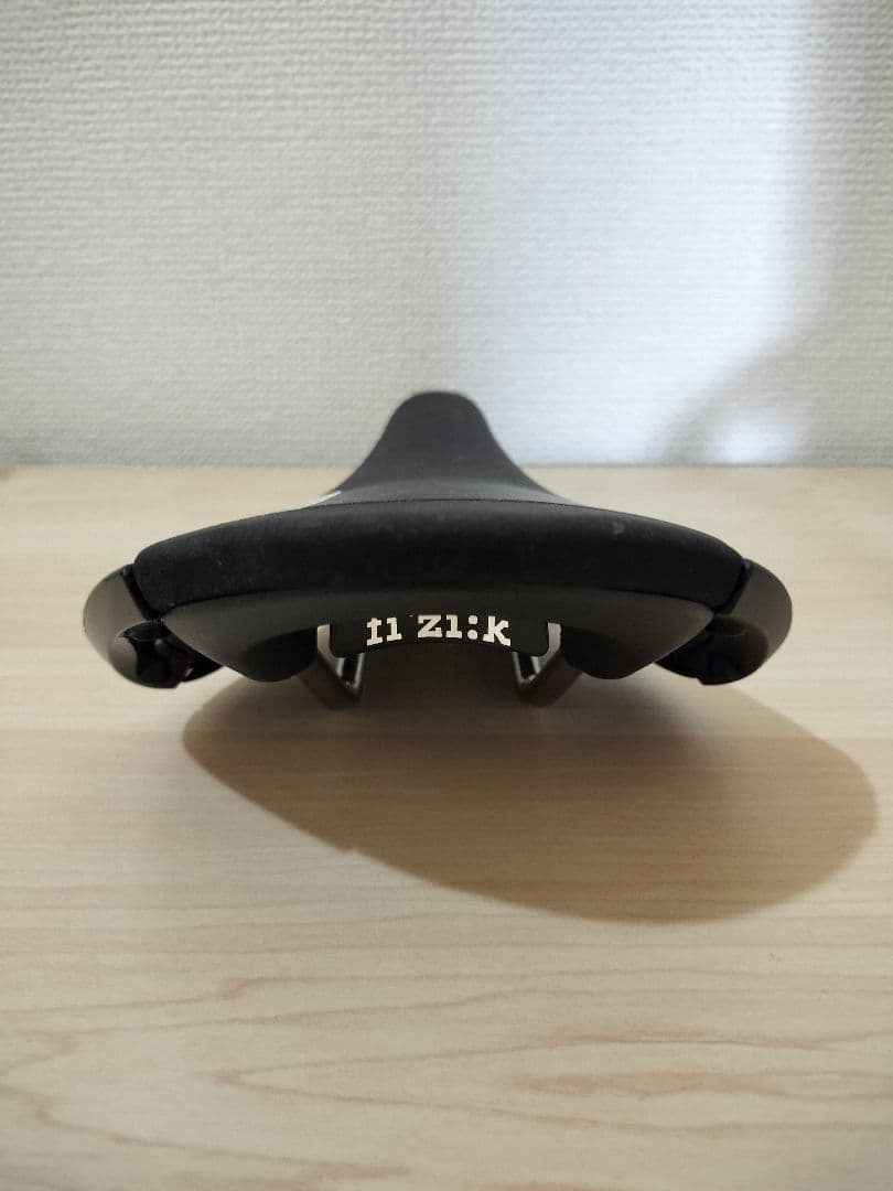 新品未使用　フィジーク　サドル　ALIANTE R5 k:ium