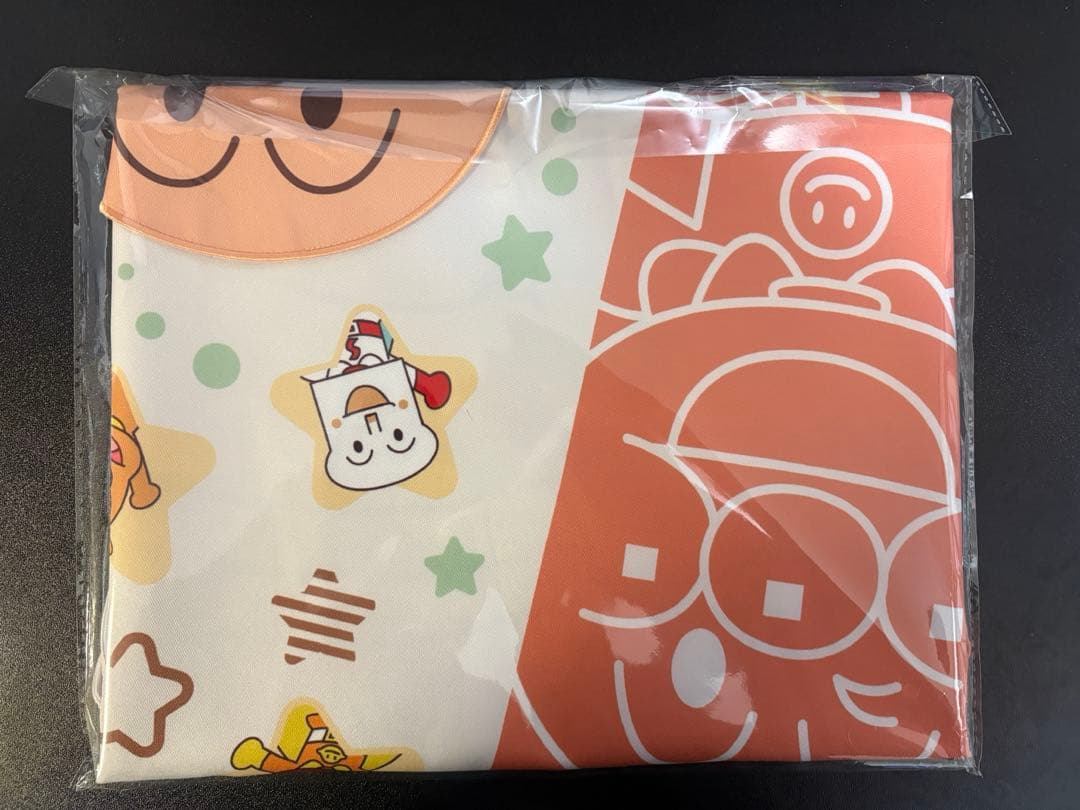 アンパンマン エプロン（後ろからバイキンマン）　新品未使用