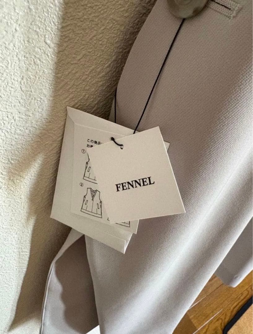 新品　未使用　fennel フリル付きベージュベスト ジレ