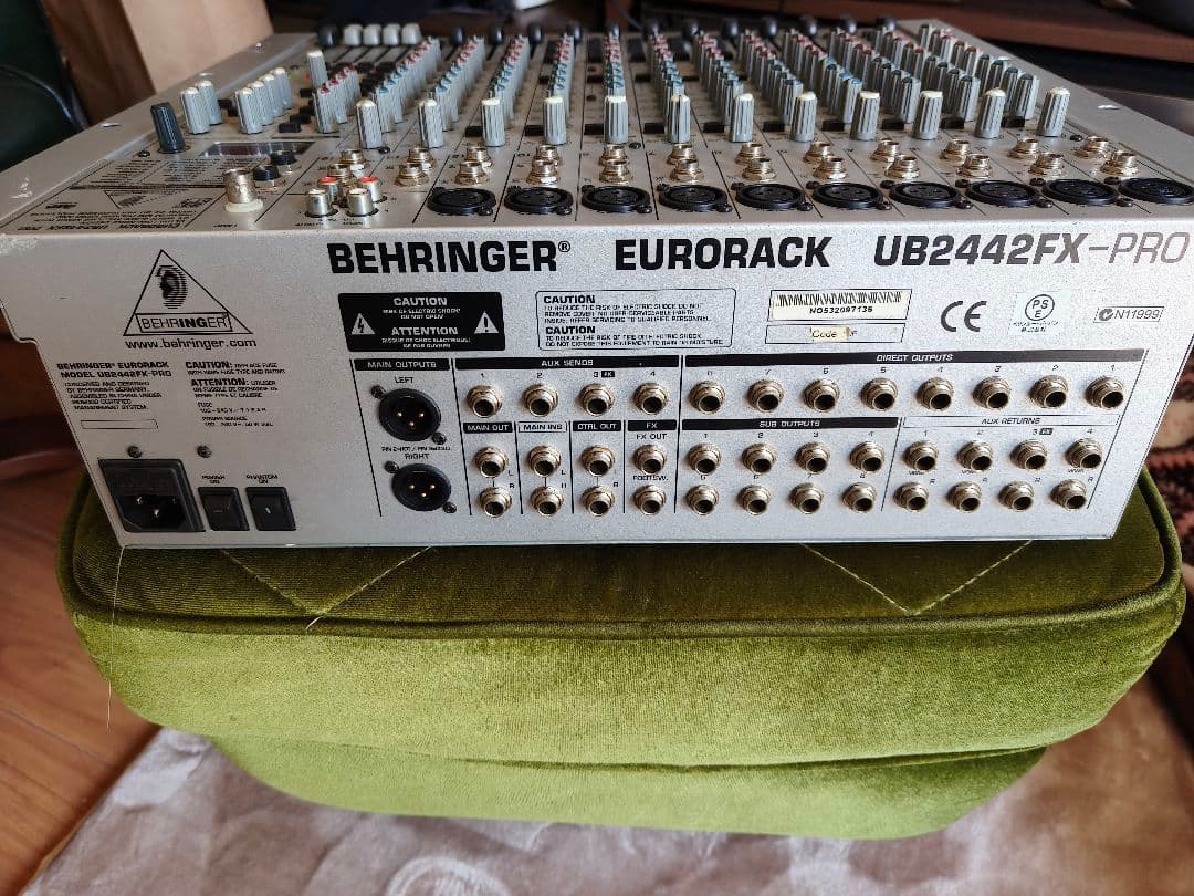 BEHRINGER UB2442FX-PRO アナログミキサー