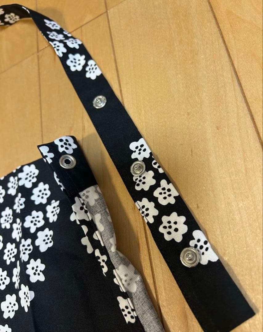 新品　Marimekko（マリメッコ）Puketti（プケッティ）柄　エプロン