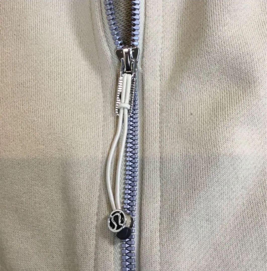 Lululemon サイズ6 ベージュ フード付きジップアップパーカー