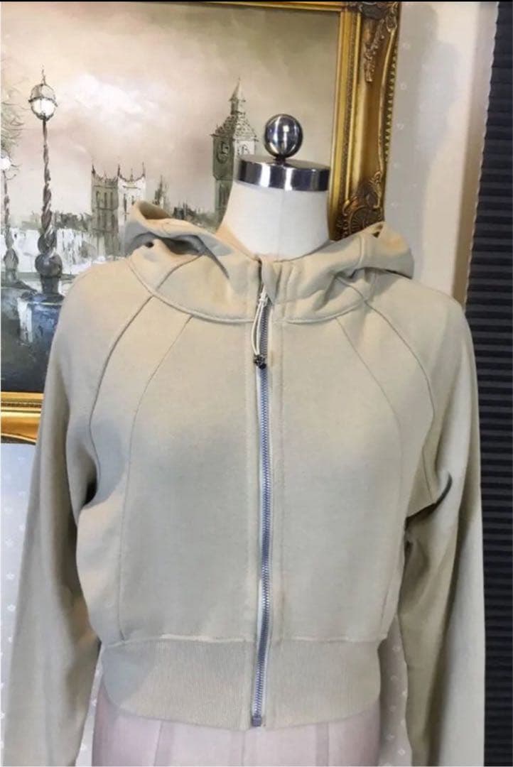 Lululemon サイズ6 ベージュ フード付きジップアップパーカー