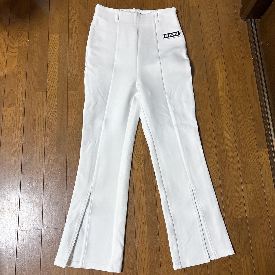 CPG ホワイト スリット入りフレアパンツ