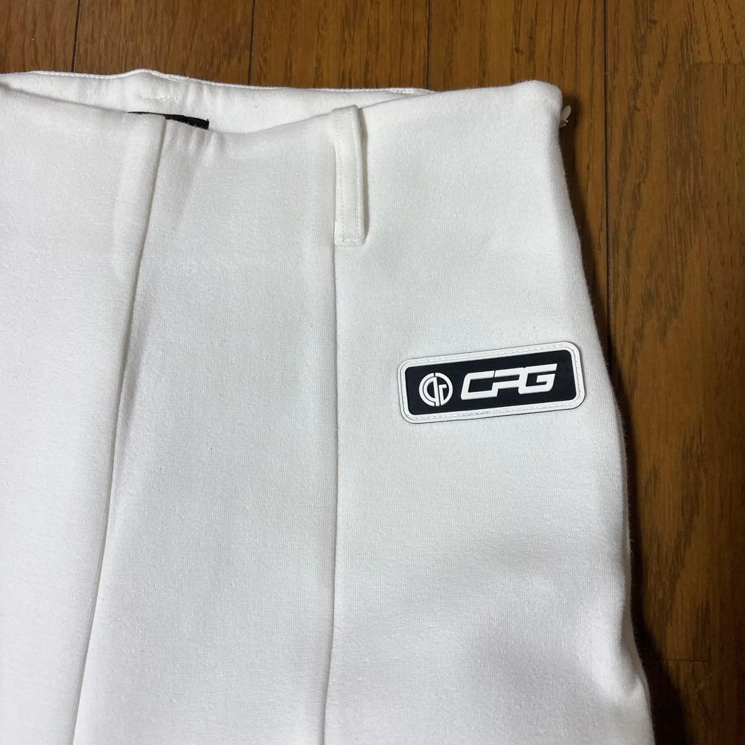 CPG ホワイト スリット入りフレアパンツ