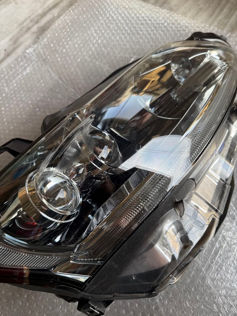 LEXUS レクサス　CT 200h ZWA10 中期　右側　ヘッドライト　中古