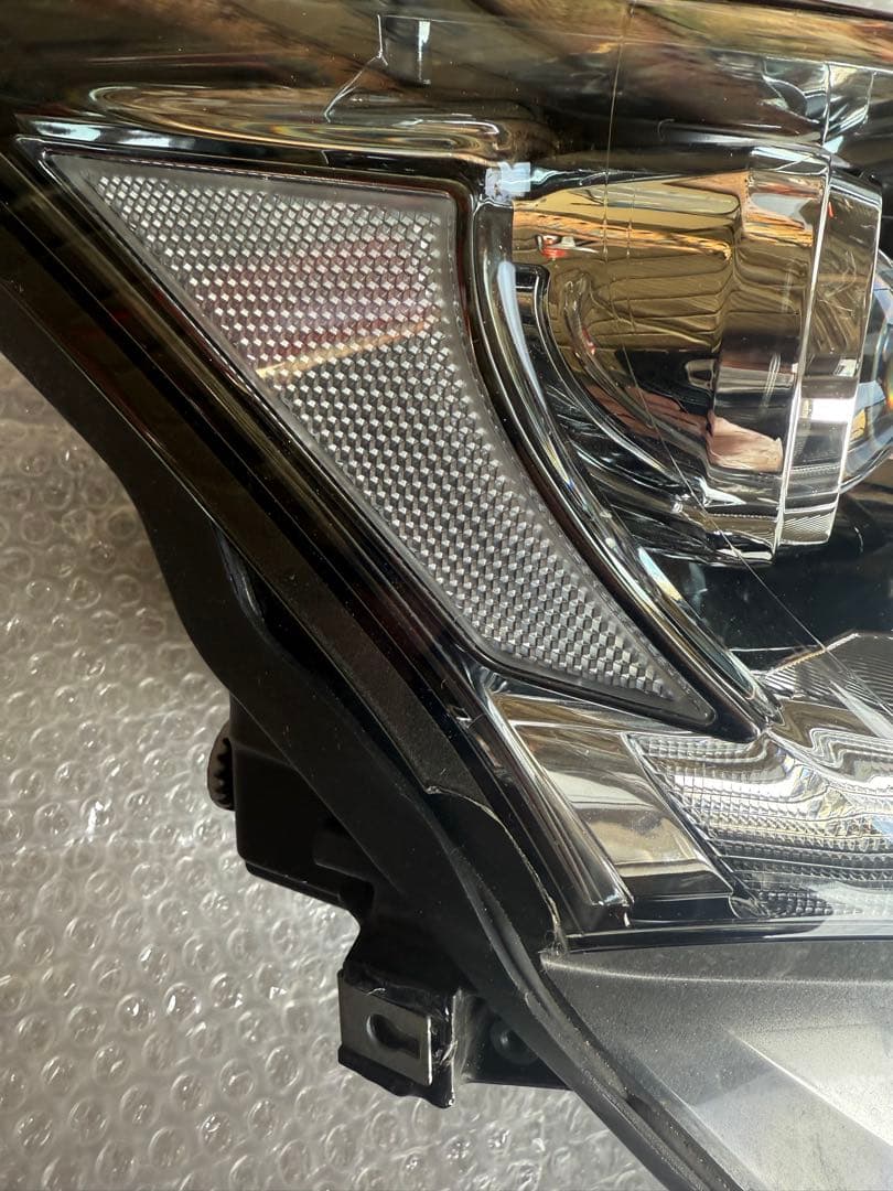 LEXUS レクサス　CT 200h ZWA10 中期　右側　ヘッドライト　中古