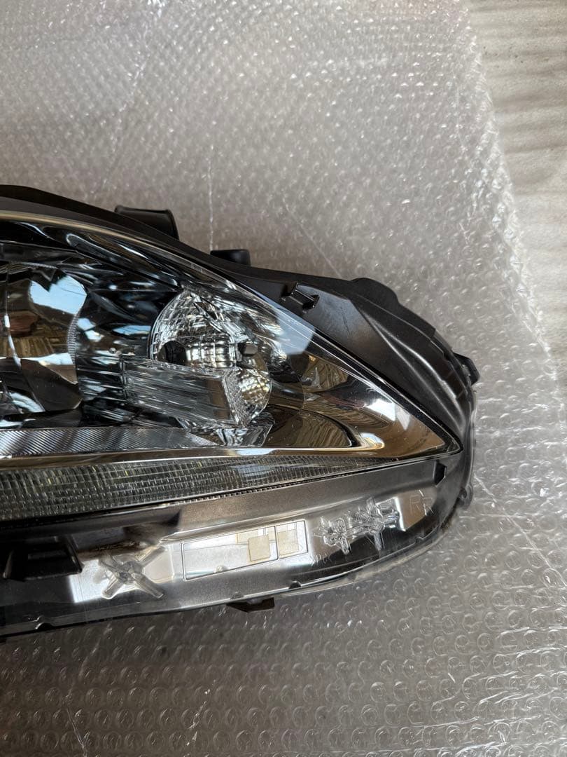 LEXUS レクサス　CT 200h ZWA10 中期　右側　ヘッドライト　中古