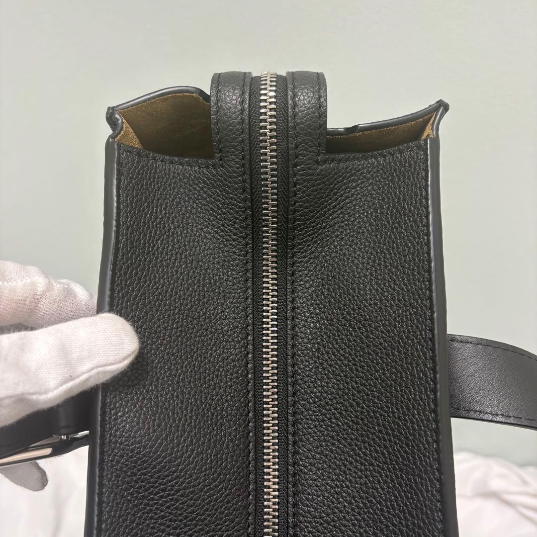 【美品】ロエベ LOEWE バックルジッパートート 黒 レザー