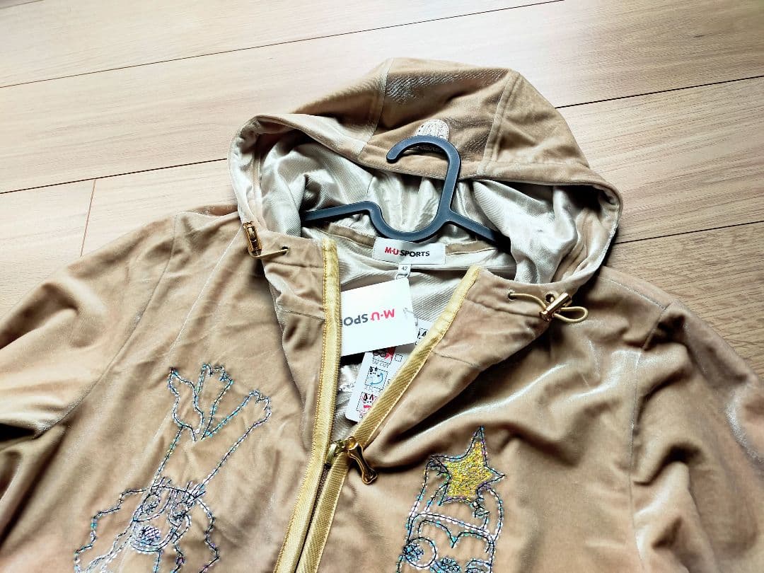 新品M-U SPORTS ミエコウエサコ刺繍ベロアフード付きパーカブルゾン42