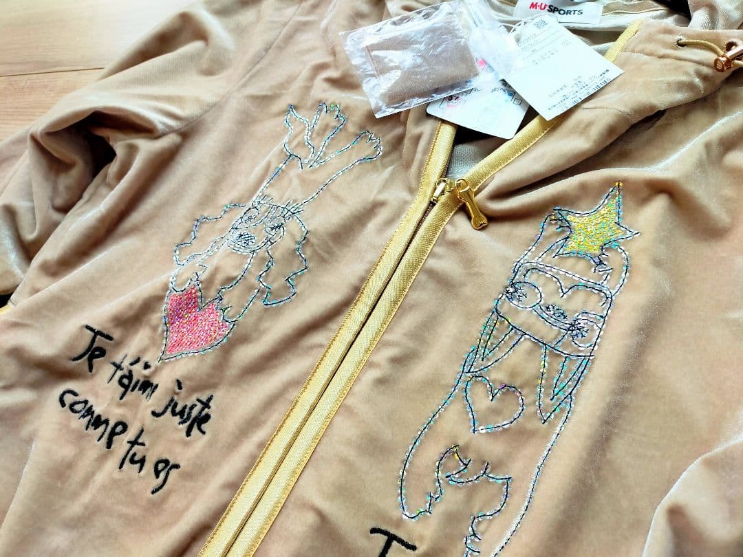 新品M-U SPORTS ミエコウエサコ刺繍ベロアフード付きパーカブルゾン42