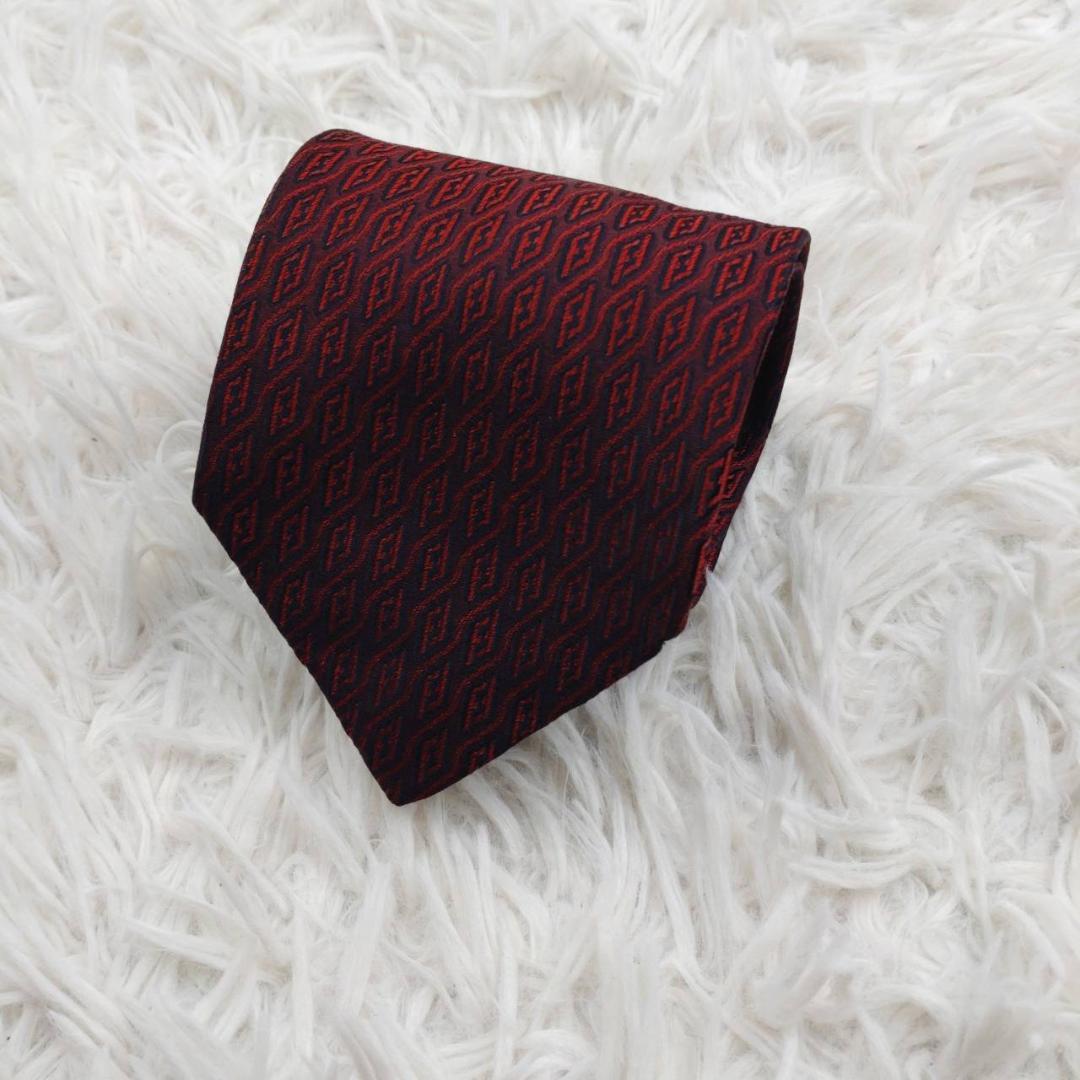 フェンディ高級シルクネクタイ 総柄（ズッカ柄） ダークレッド