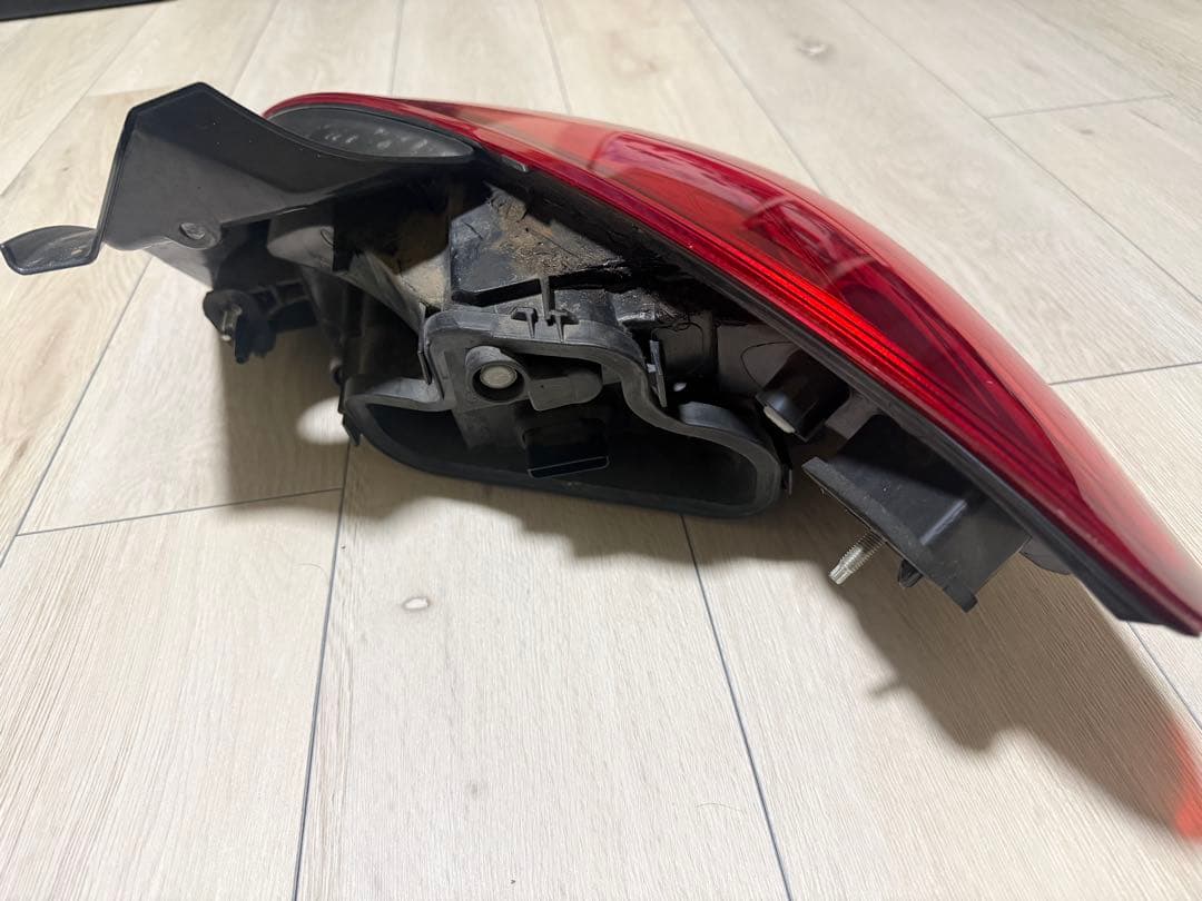 メガーヌ3RS DZF4R テールランプ