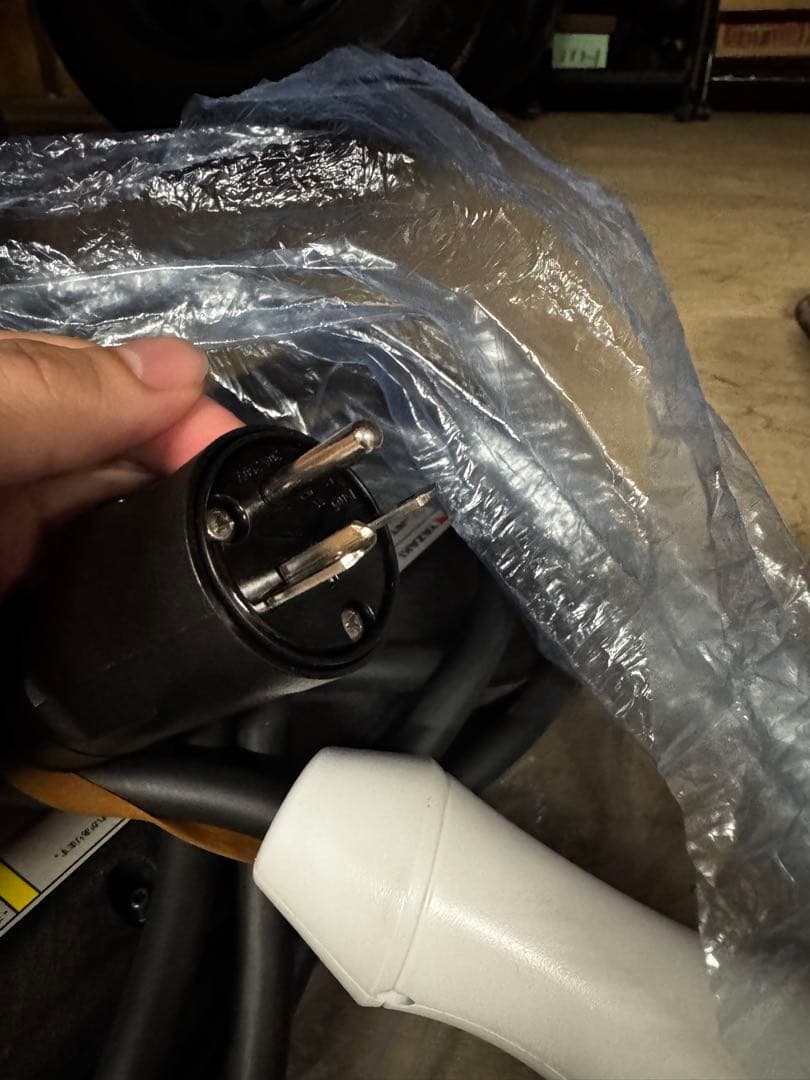 EV 充電器 200V アウトランダー