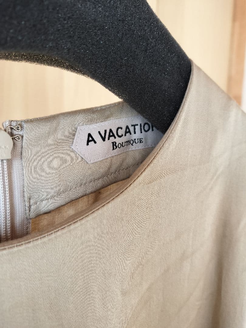 A VACATION ロングワンピース ベージュ