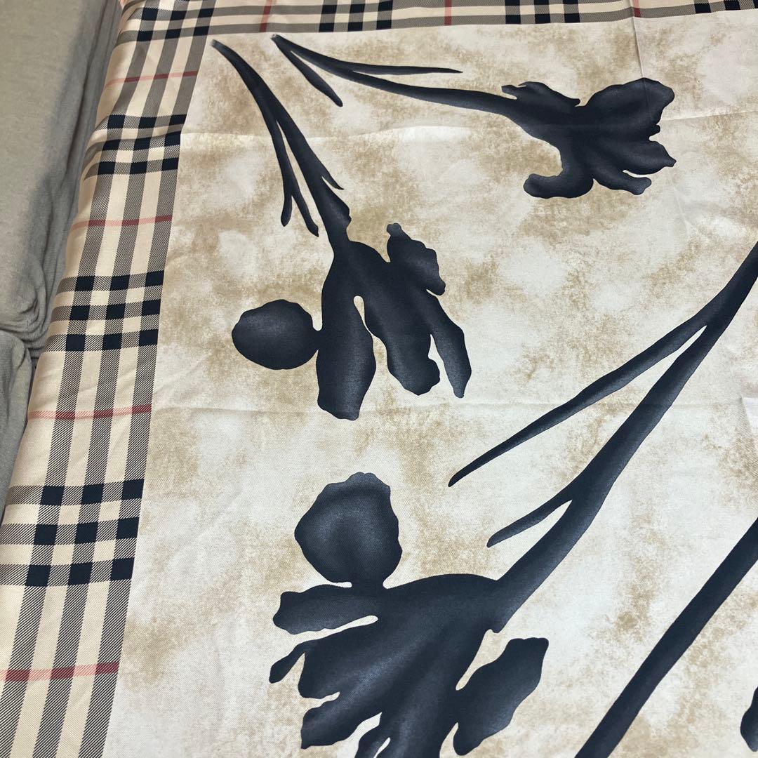 Burberry London タグあり スカーフ　約90x90mm