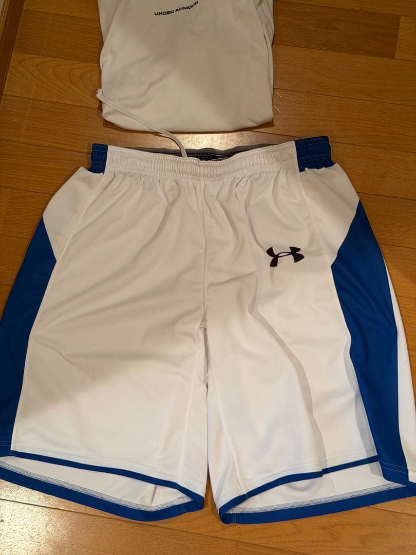 UNDER ARMOUR Tシャツ・ショートパンツセット