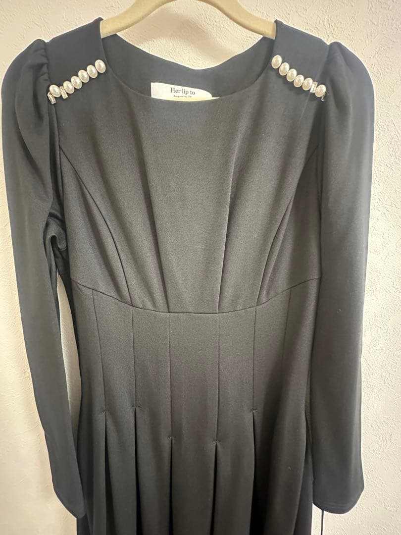 ワンピース herlipto Marylebone Pearl Midi Dress