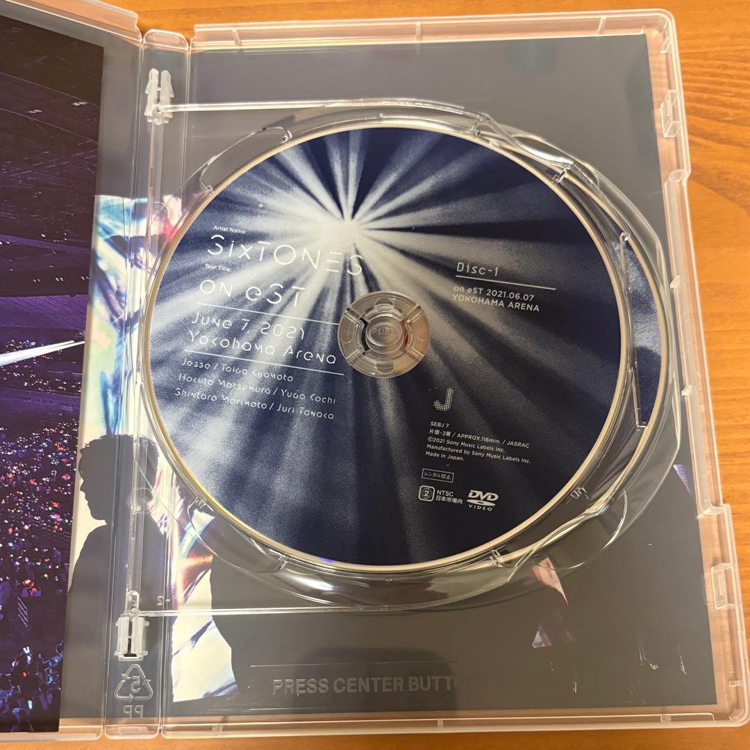 SixTONES ライブDVD『on eST』通常盤（2枚組）