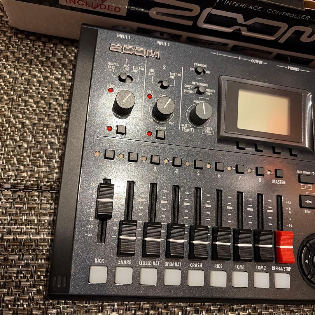Zoom R8 マルチトラックレコーダー　美品