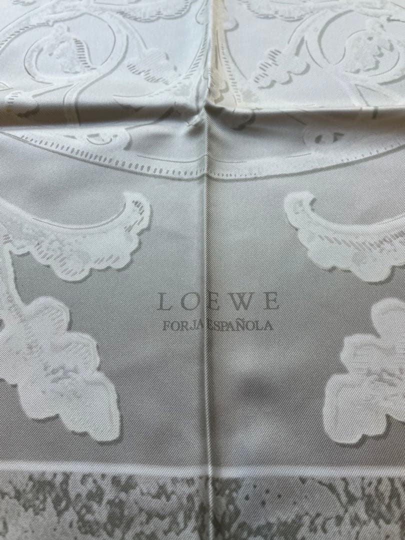【新品未使用】LOEWE エレガント ホワイトグレー スカーフ　タグ付き