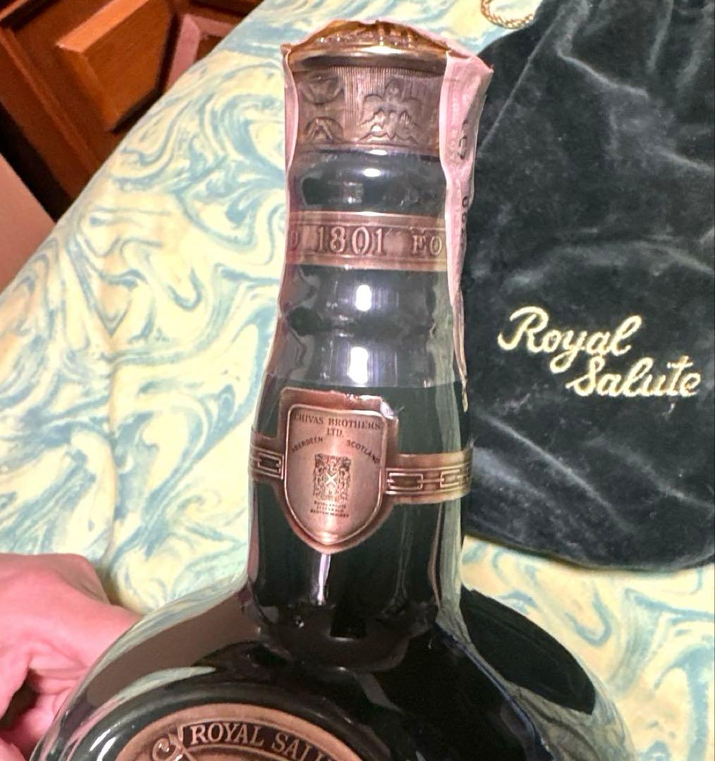 ロイヤルサルート 21年 緑陶器ボトル 700ml 40％ 