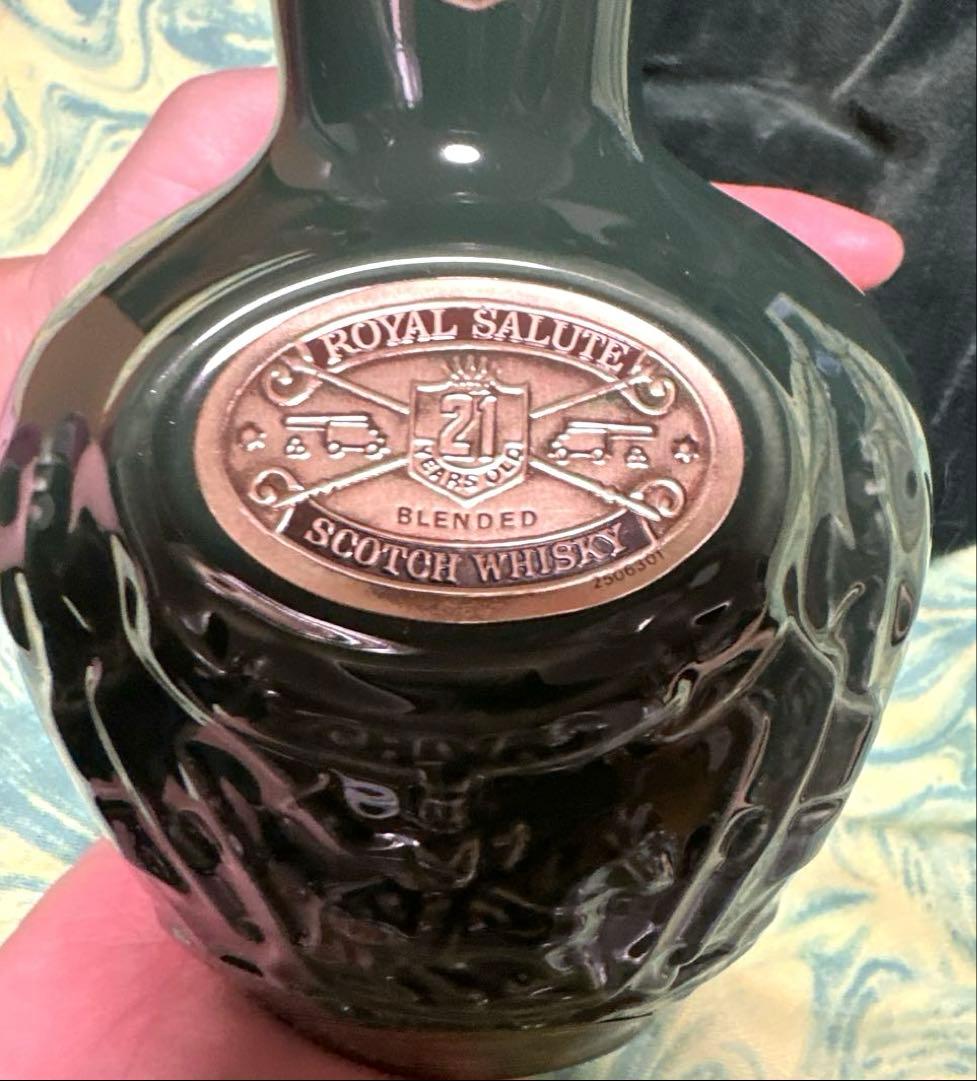 ロイヤルサルート 21年 緑陶器ボトル 700ml 40％ 