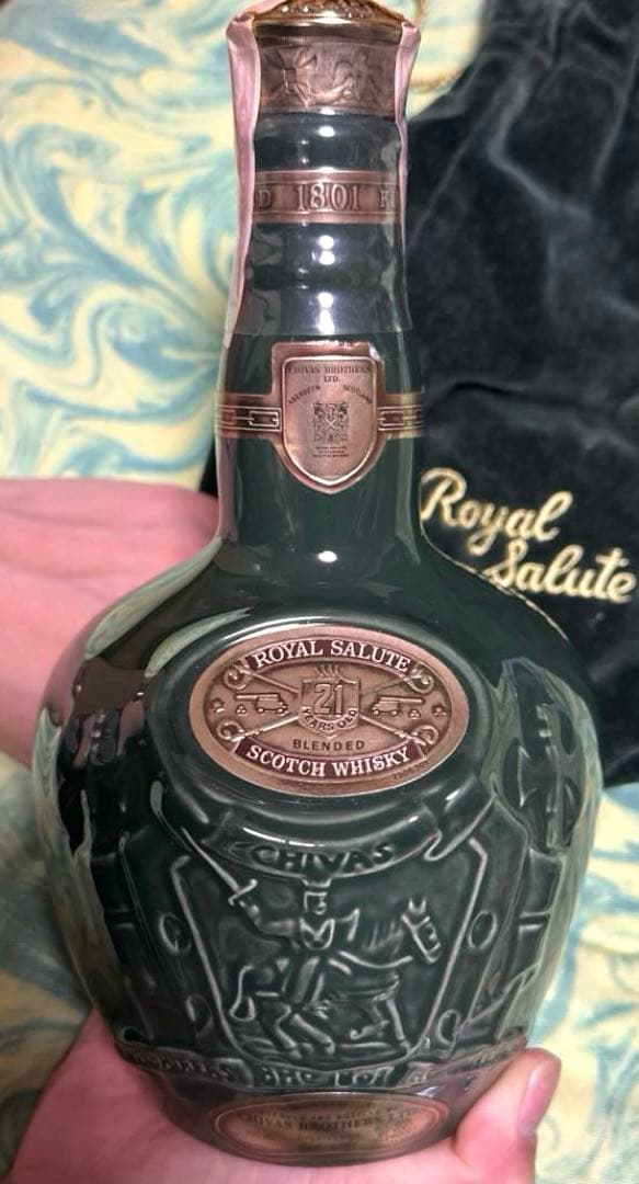 ロイヤルサルート 21年 緑陶器ボトル 700ml 40％ 