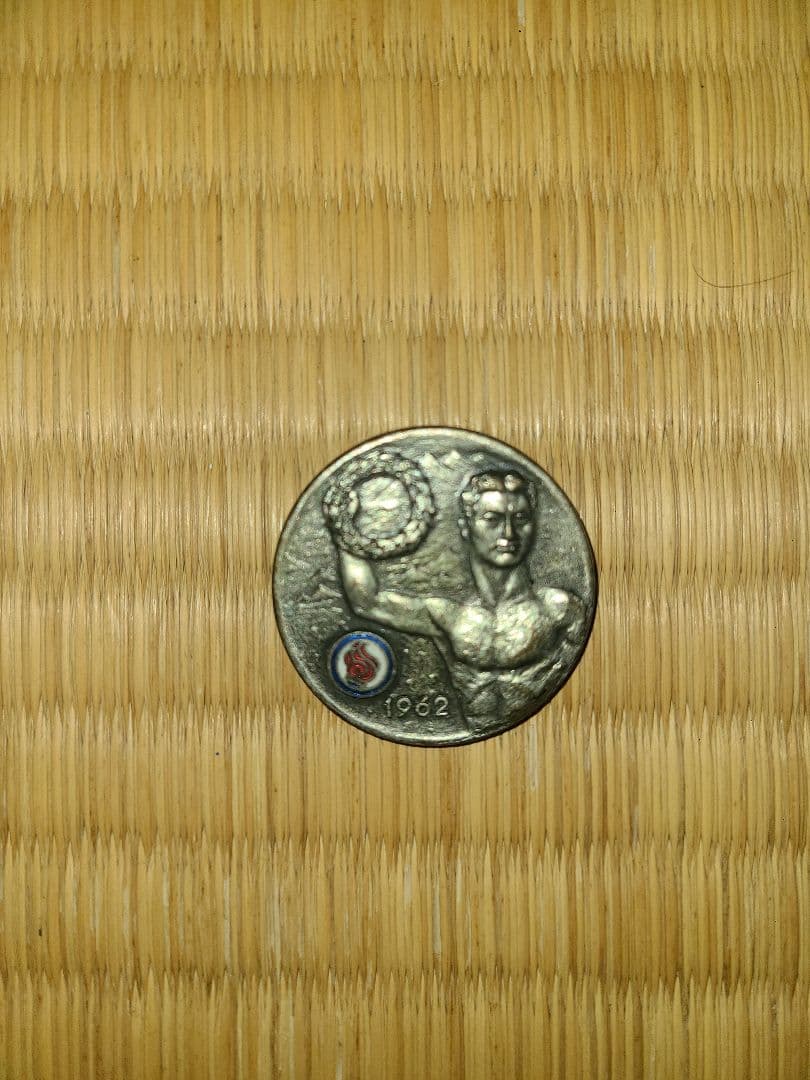 希少　骨董品：大日本帝国時代バッチ&オリンピック記念メダル　おまけつき