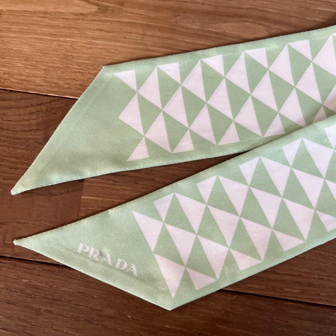 プラダ シルク タイスカーフ PRADA スカーフ 幾何学模様 ツイル