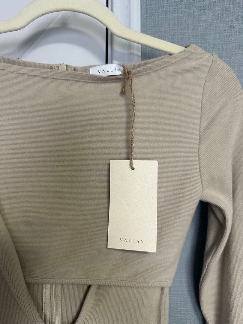 vallan Layered Nuance Cutout Dress アイボリー
