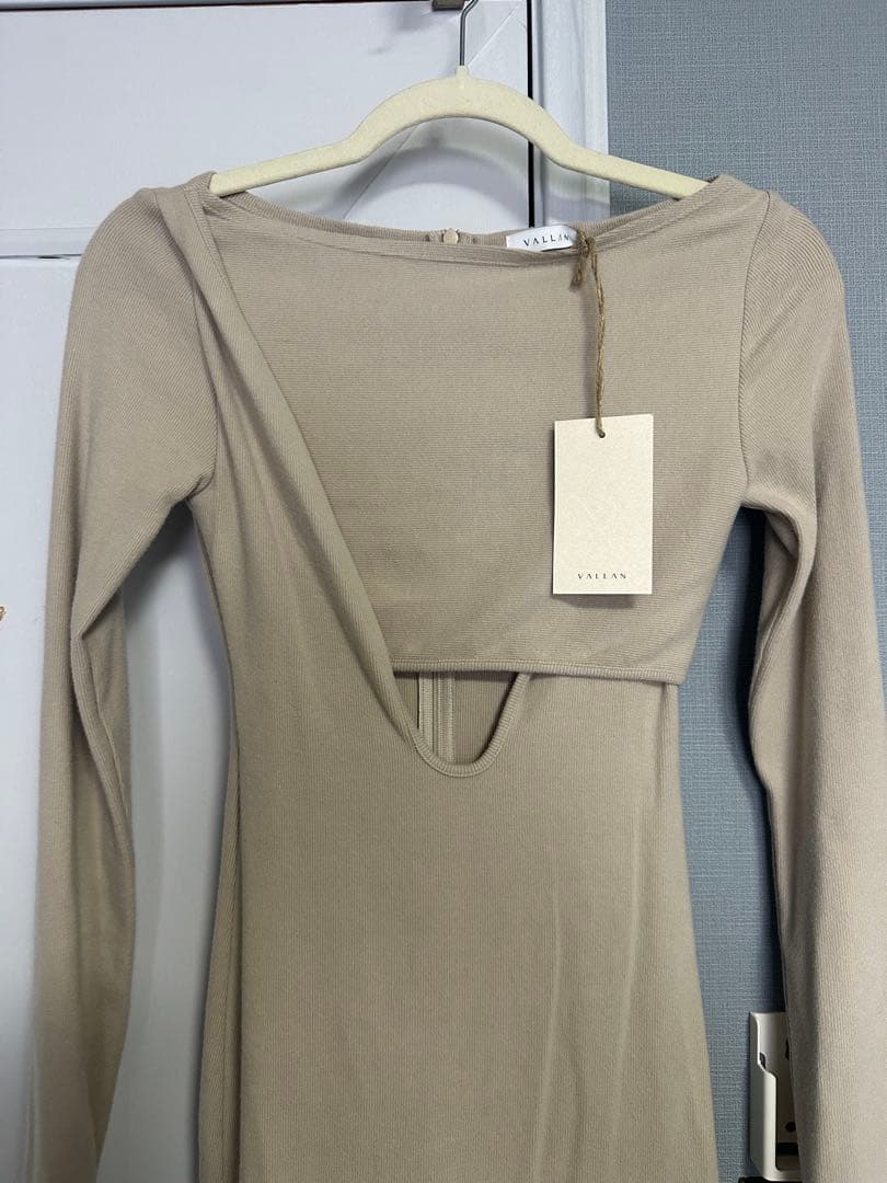 vallan Layered Nuance Cutout Dress アイボリー