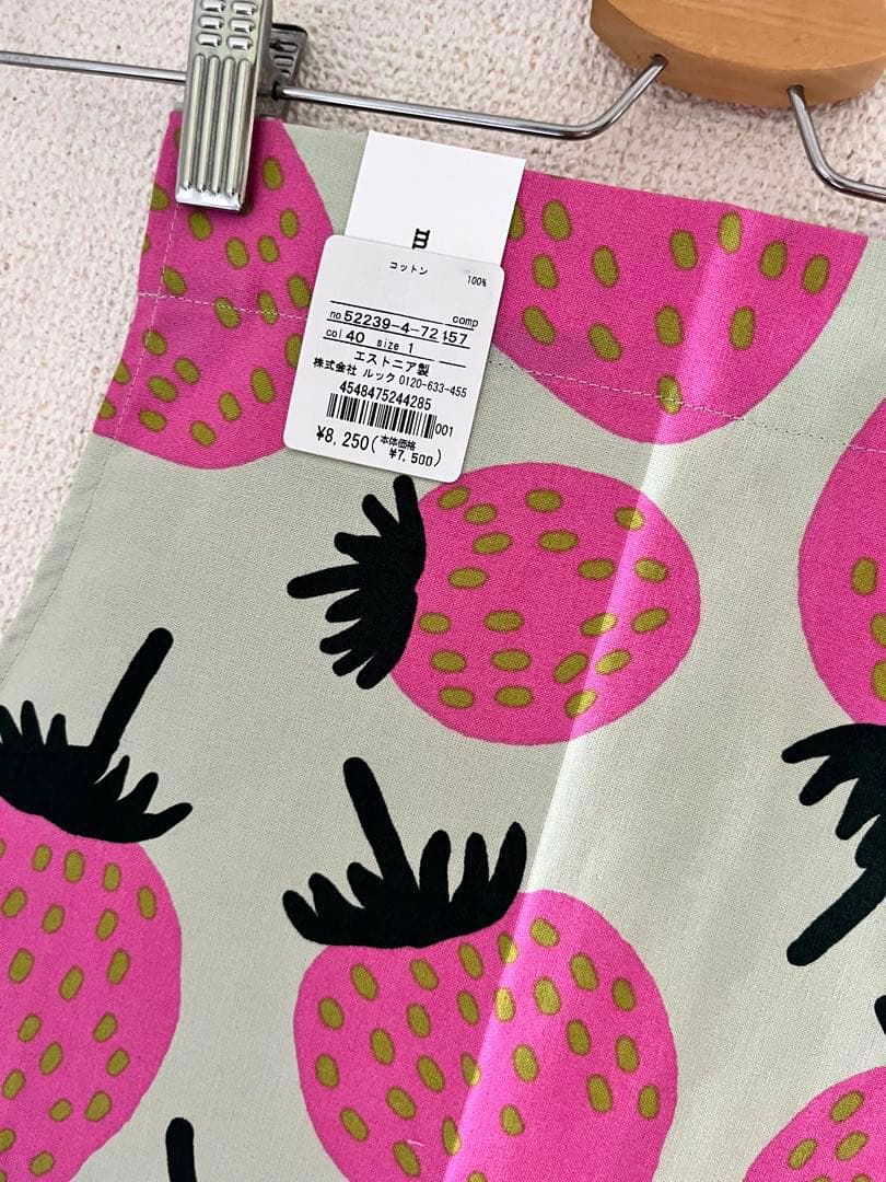 ♡新品未使用♡マリメッコ　marimekko エプロン　マンシッカ　いちご