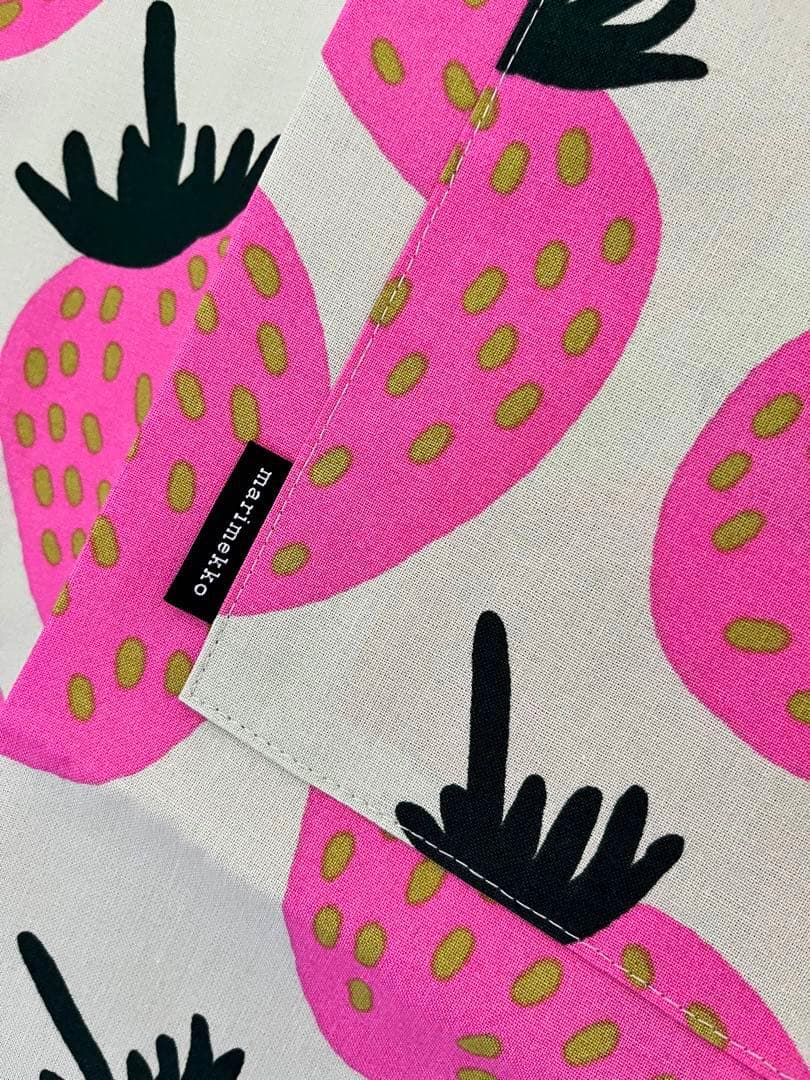 ♡新品未使用♡マリメッコ　marimekko エプロン　マンシッカ　いちご