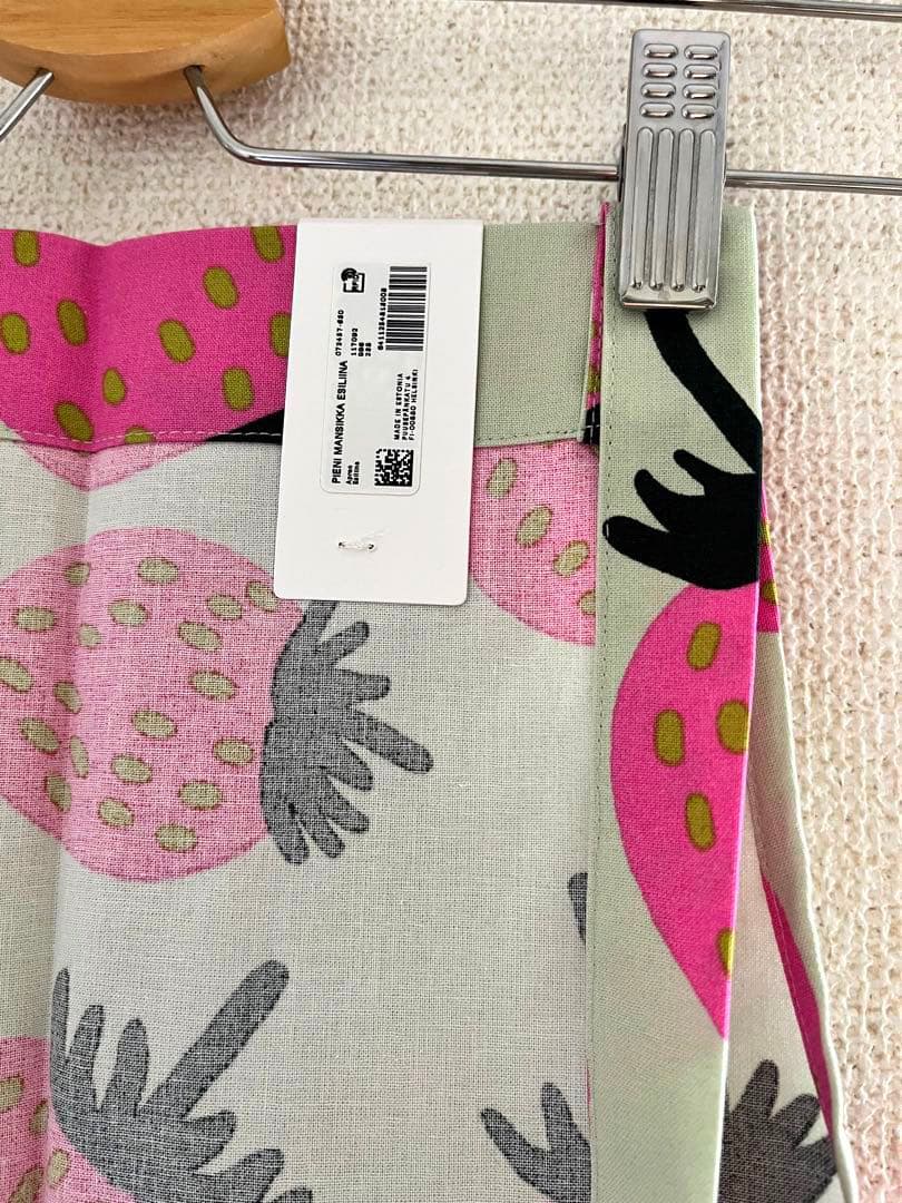 ♡新品未使用♡マリメッコ　marimekko エプロン　マンシッカ　いちご