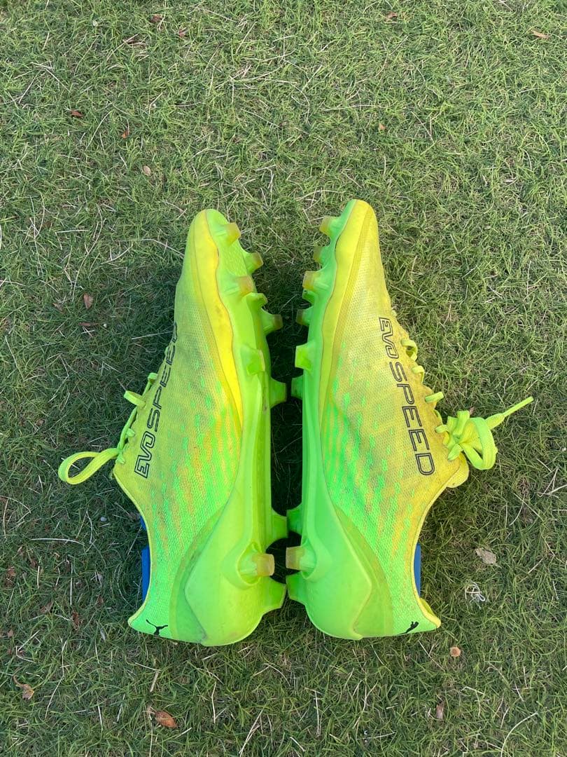 サッカースパイクPUMA FG evoSPEED 限定品