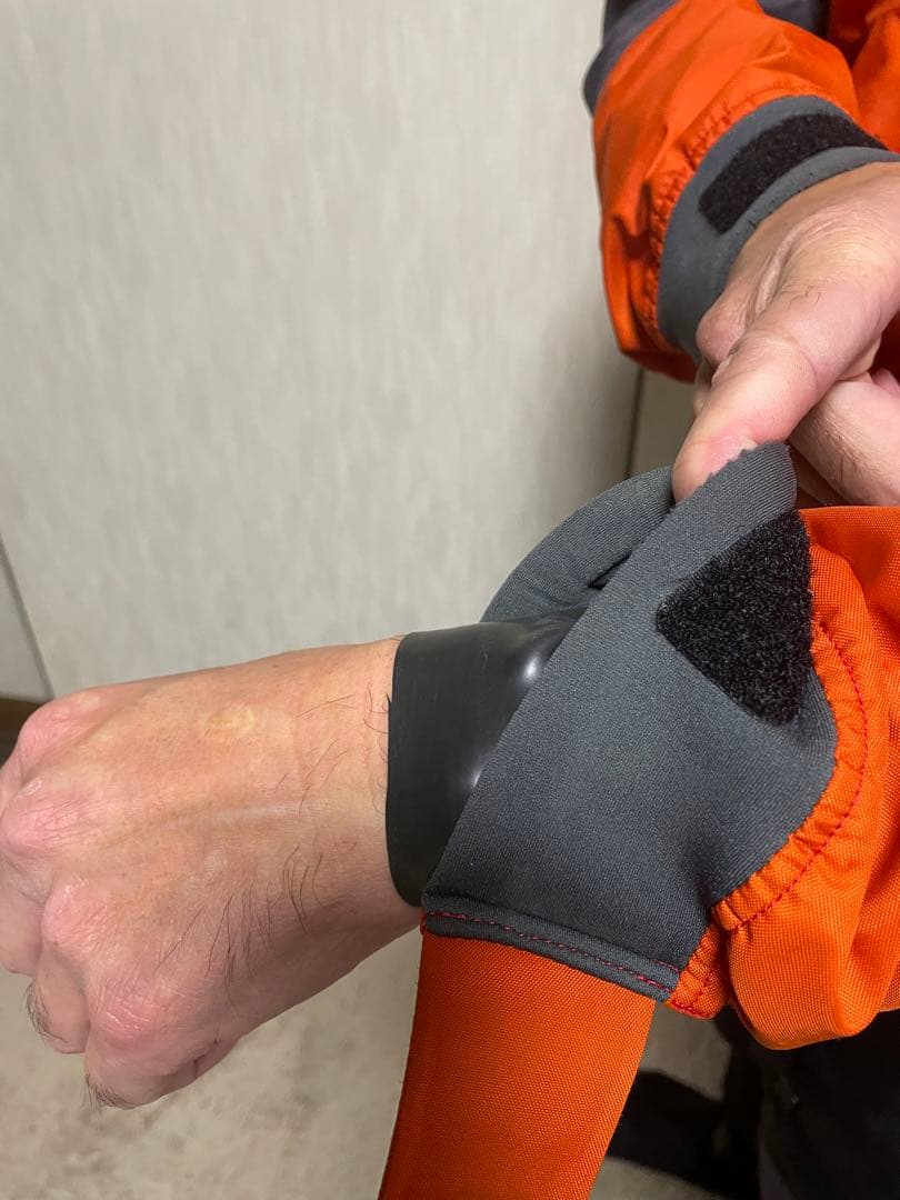 引越し準備の為、更に値下げ中です❗️ 今がお買い得❗️モンベルのフルドライスーツ