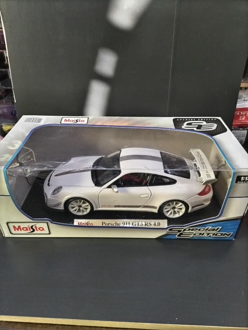 お買い得品 Porsche 911 GT3 RS 4.0 1/18