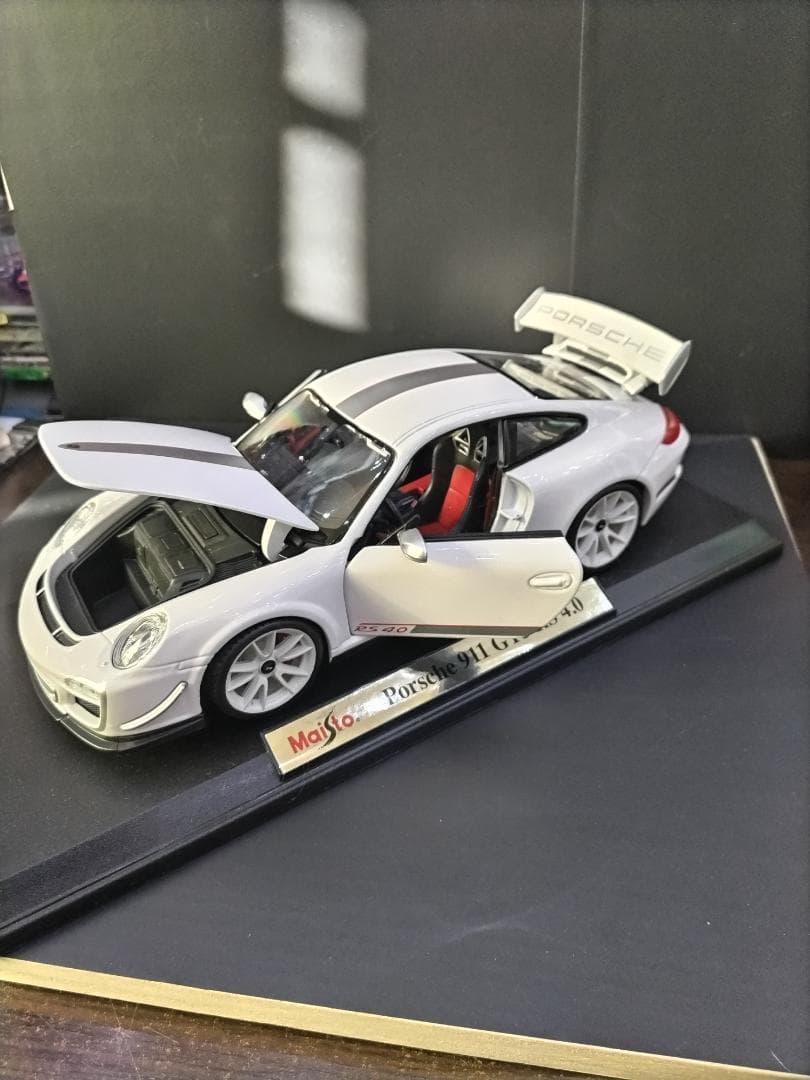 お買い得品 Porsche 911 GT3 RS 4.0 1/18