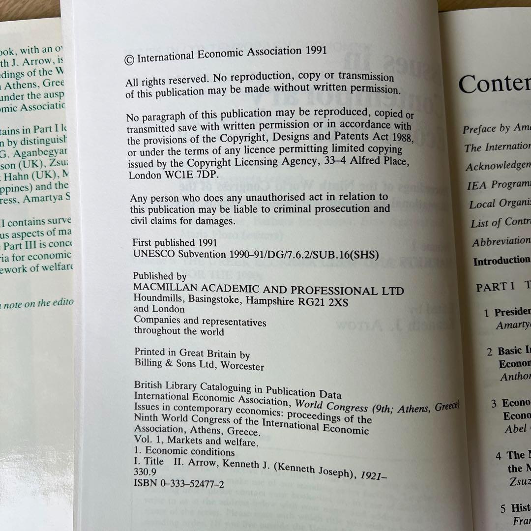 洋書 Issues in Contemporary Economics