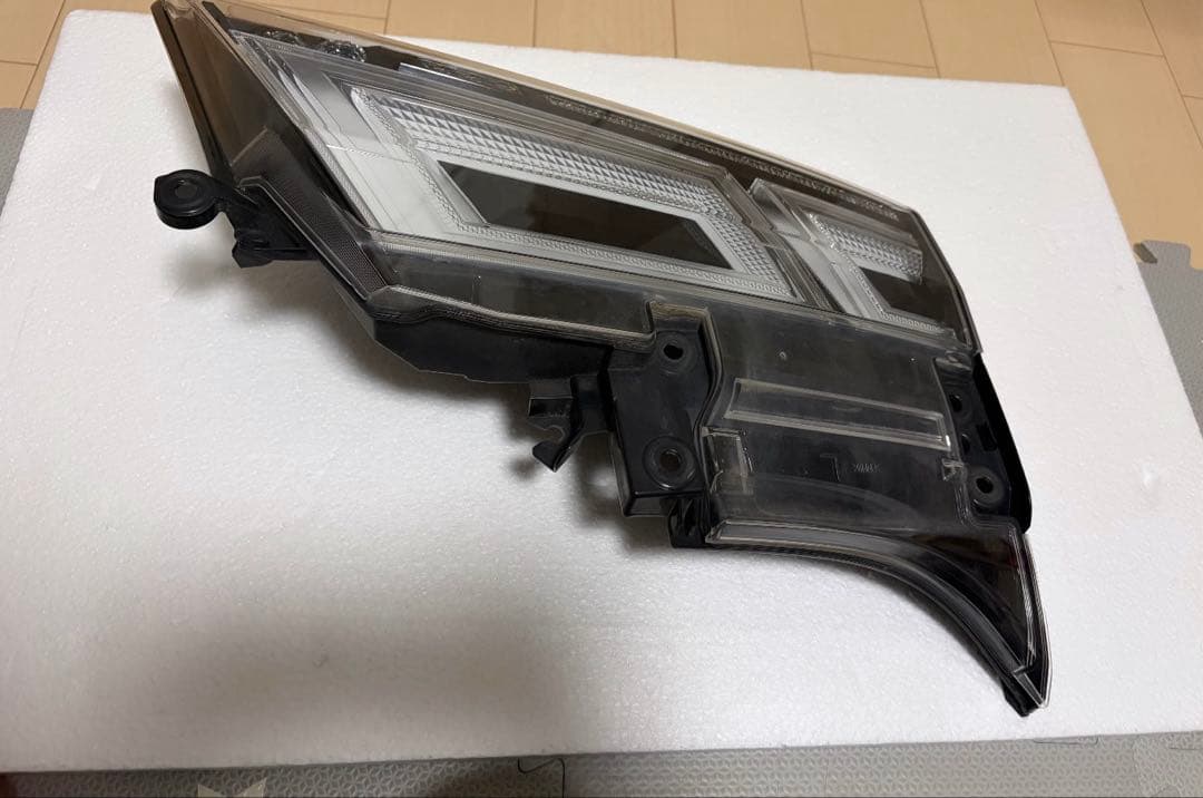 【エス】ヴェルファイア30系後期純正テールランプセット