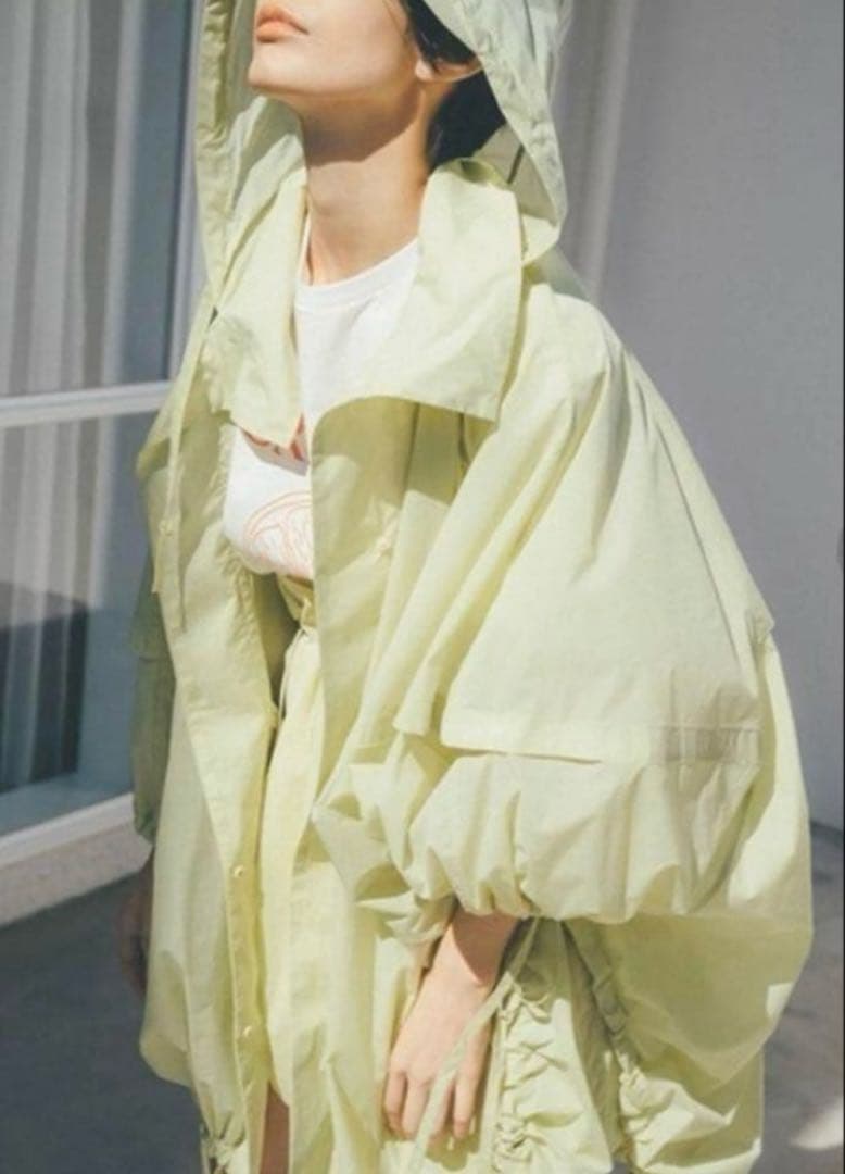 【emmi atelier】　人気　撥水　ポンチョコート　フーテッド　メッシュ