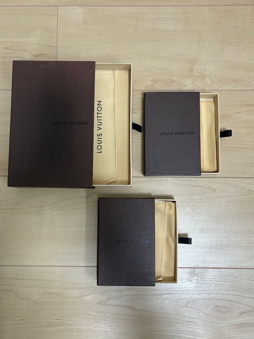 LOUIS VUITTON ショップ袋・箱・メッセージカード・保存袋・リボン