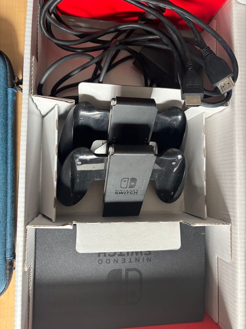 Nintendo Switch 本体と付属品 Switch用ケース付き