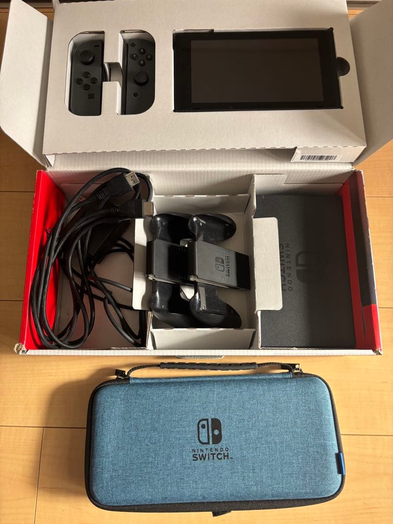 Nintendo Switch 本体と付属品 Switch用ケース付き
